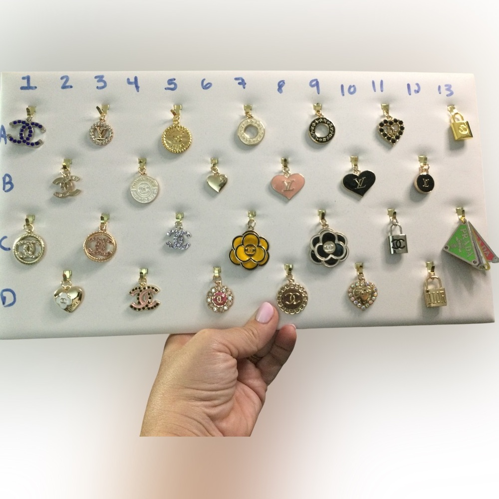 WINNERS CHOICE OF 1 Zipper Pull Pendants - Picture 3 of 16